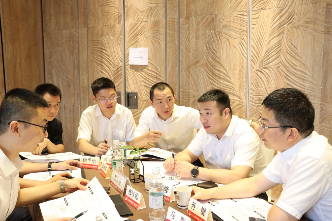 2021年6月25日-26日，9001DCC金沙二建组织开展了2021年中高层主管执行力培训。本次培训特邀清华、北大、上海交大总裁班讲师，中国企业家协会特聘高级讲师许晋老师进行授课。